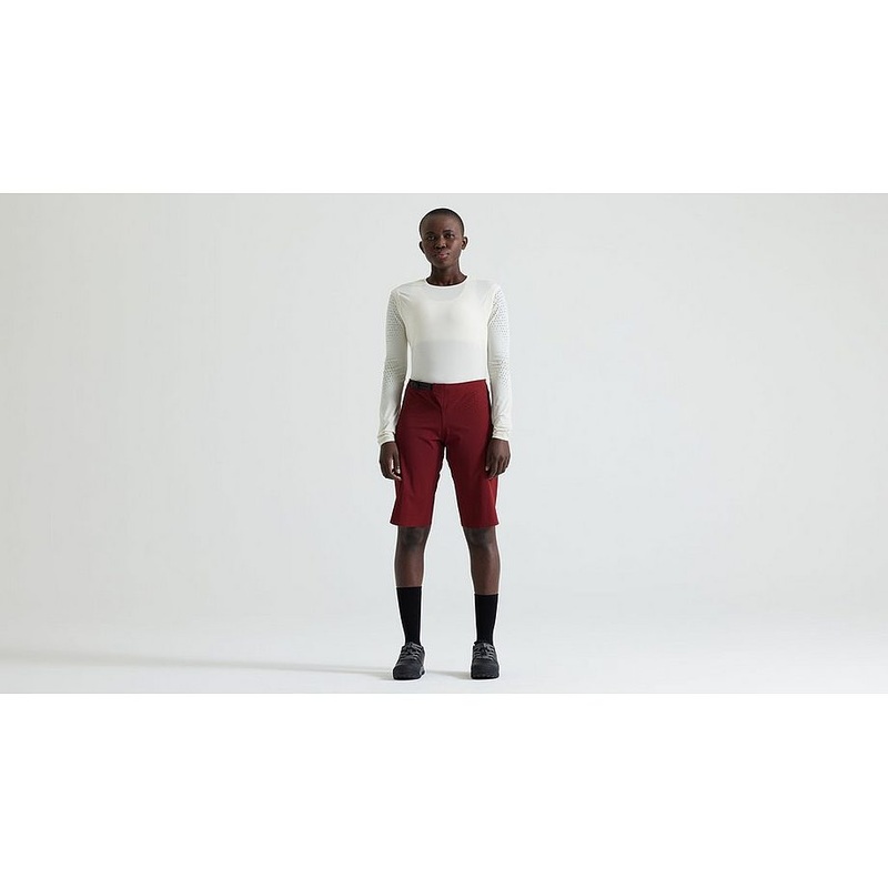 Specialized Gravity Short Garnet Red 32