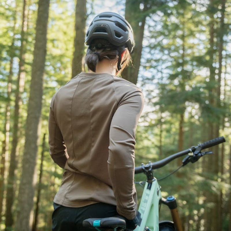 Yeti Cycles Women’s Turq Air L/S Jersey